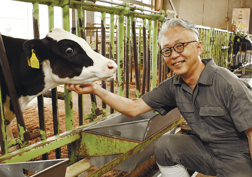 写真：牛と矢用健一さん